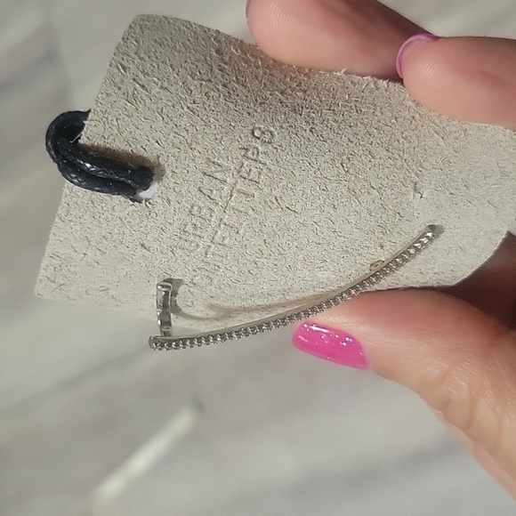 Urban Outfitters Silver Toned Single Earring Climber with Cuff NWT - Picture 3 of 4